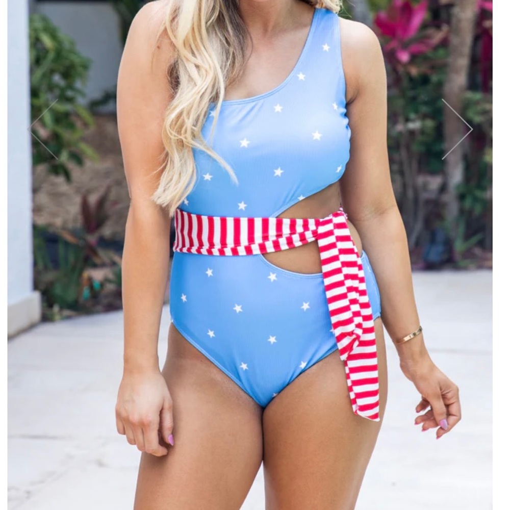 Pink Lily SIMPLE OASIS STARS AND STRIPES ONE PIECE CUT-OUT SWIMSUIT MEDIUM